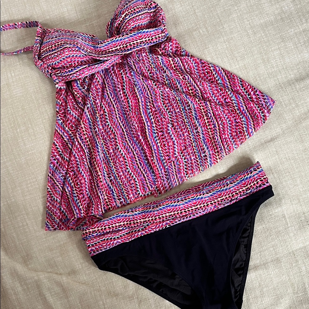 Profile by Gottex Size 10 two piece bathing suit Slimming